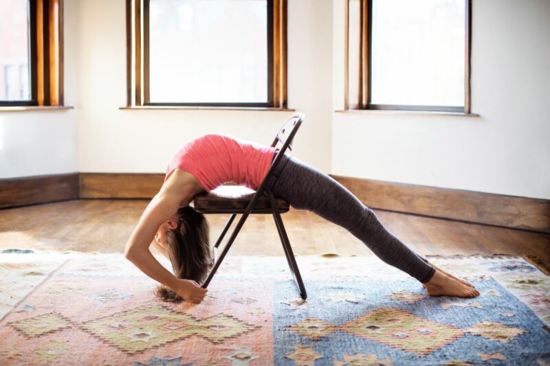 Pourquoi Pratiquer Le Yoga Sur Chaise Femme Magazine