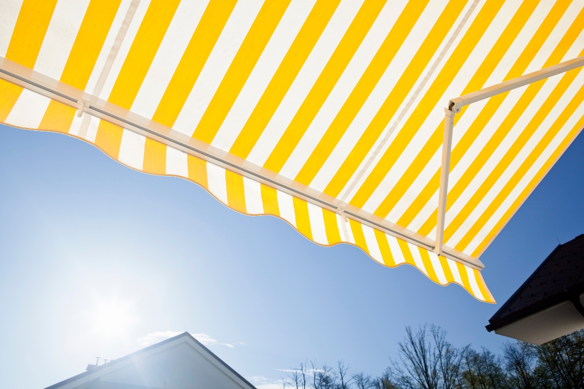 store banne rayé jaune et blanc