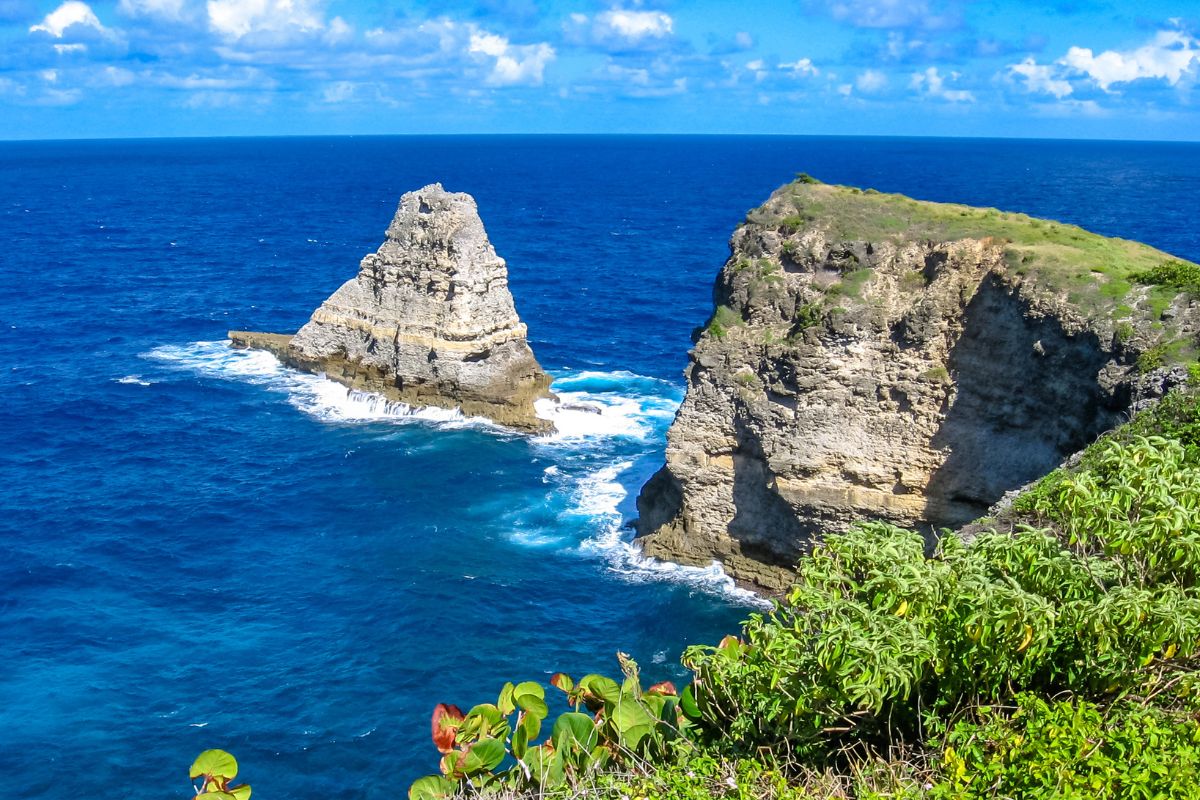 Guadeloupe paysage magnifique falaises et mer 