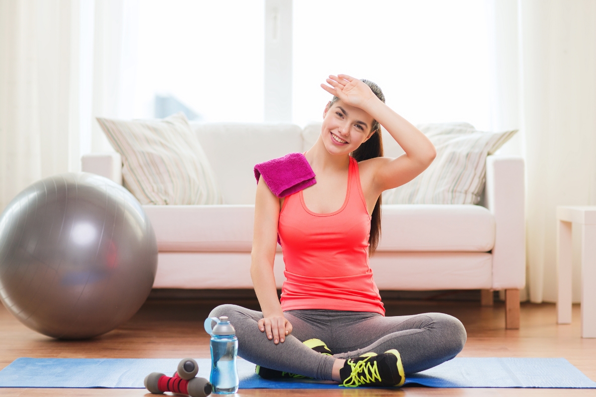 femme yoga et pilates chez elle